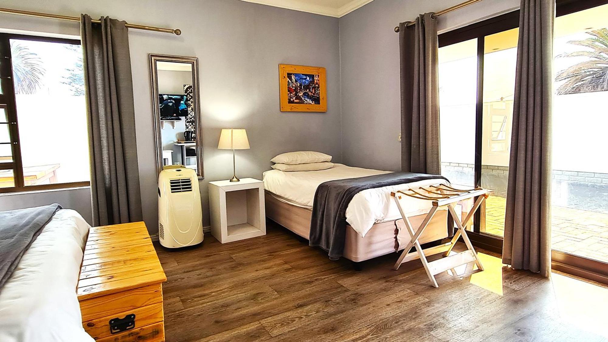 Tiende Laan Bed & Breakfast And Self-Catering Γουάλβις Μπέι Εξωτερικό φωτογραφία